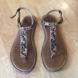 FRYE | Leather Studded Toe Post Sandals With Back Strap